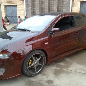 coche pintado en granate