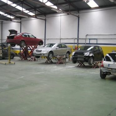 Chapistería Lorenzo vehiculos en taller